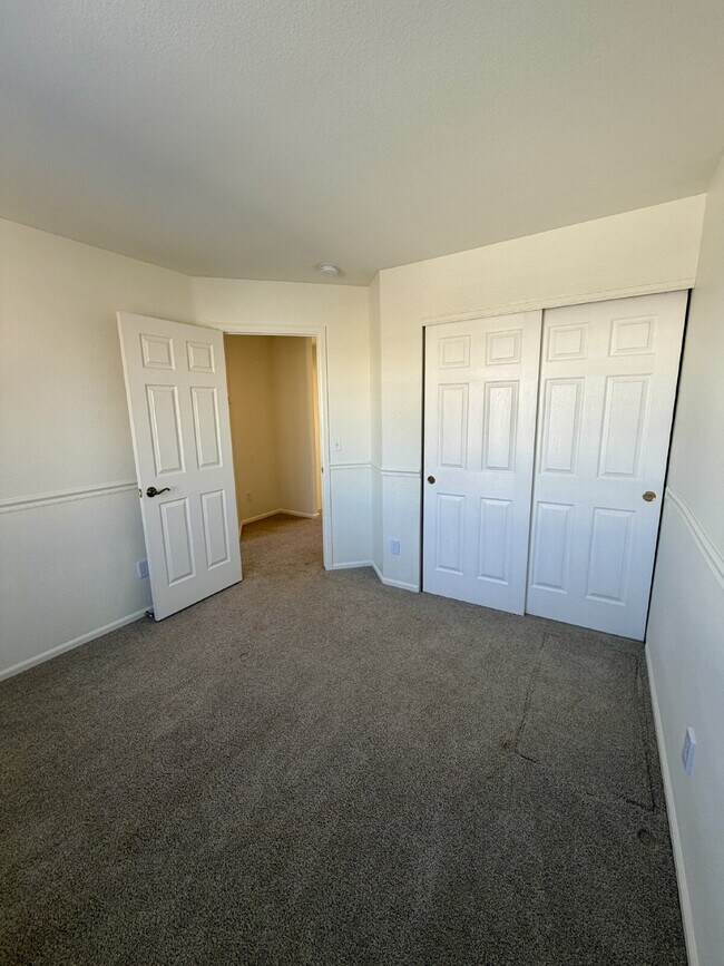 Building Photo - *LIMITED TIME OFFER!* Secure your move-in before December 31, 2025, and enjoy a $1,000 discount o...