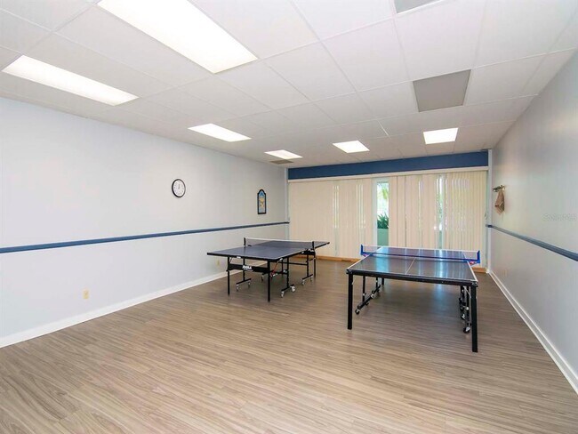 Building Photo - 7540 Bay Island Dr S