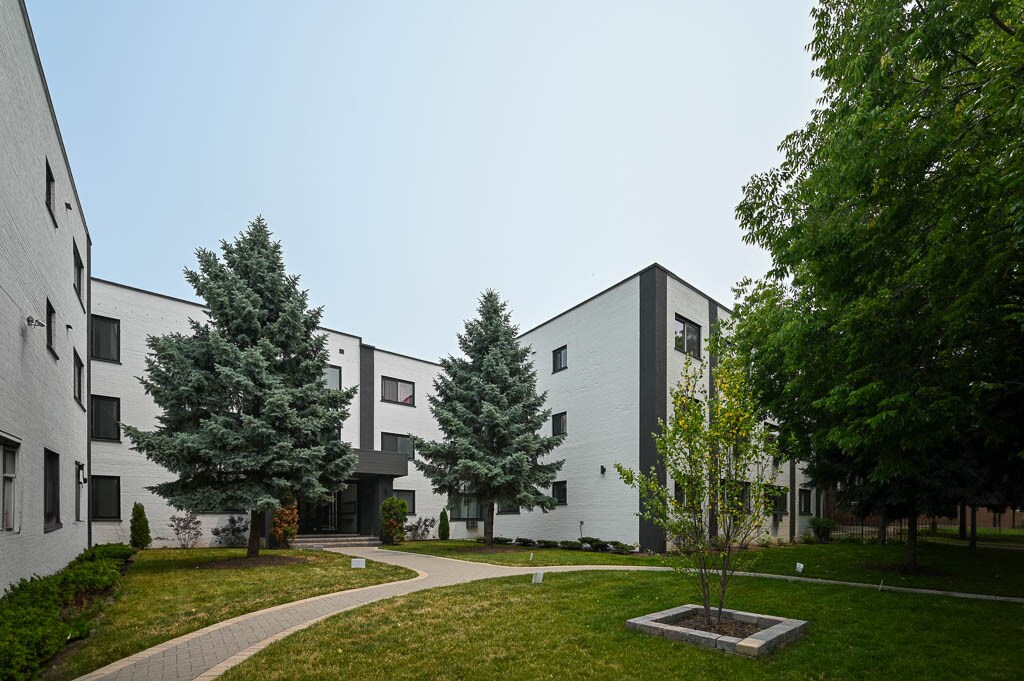 Building Photo - 7620 N Sheridan Rd