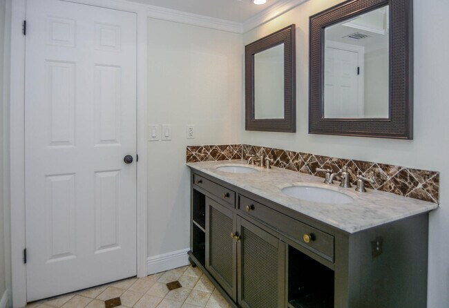 Building Photo - 3301 Embassy Dr