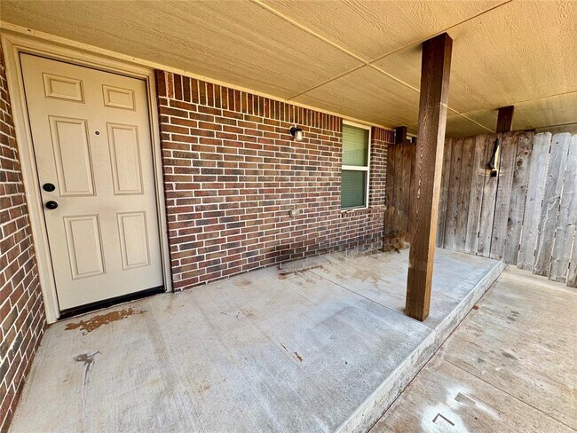 Building Photo - 1607 Lawter Rd