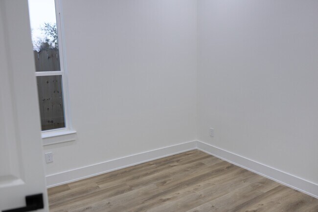 Building Photo - 3909 Maggie St