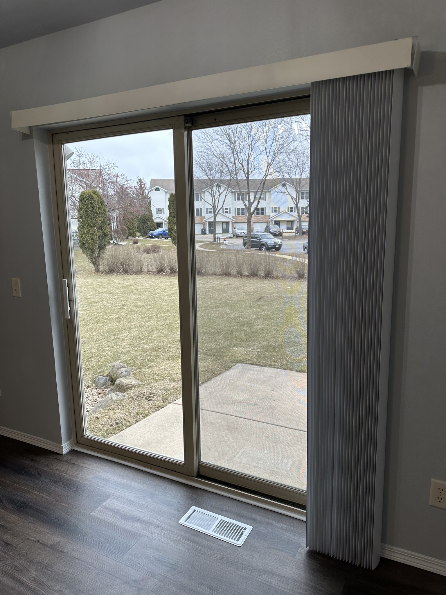 Patio sliding door in kitchen - 1505 Glacier Hill Dr