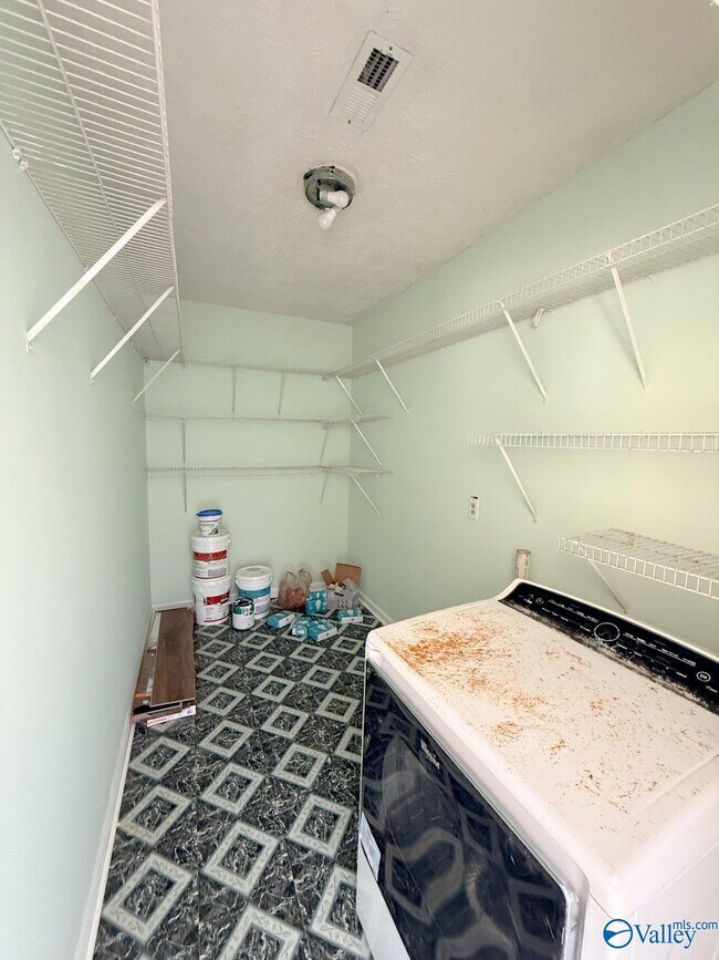 Building Photo - 158 Lewis Ln