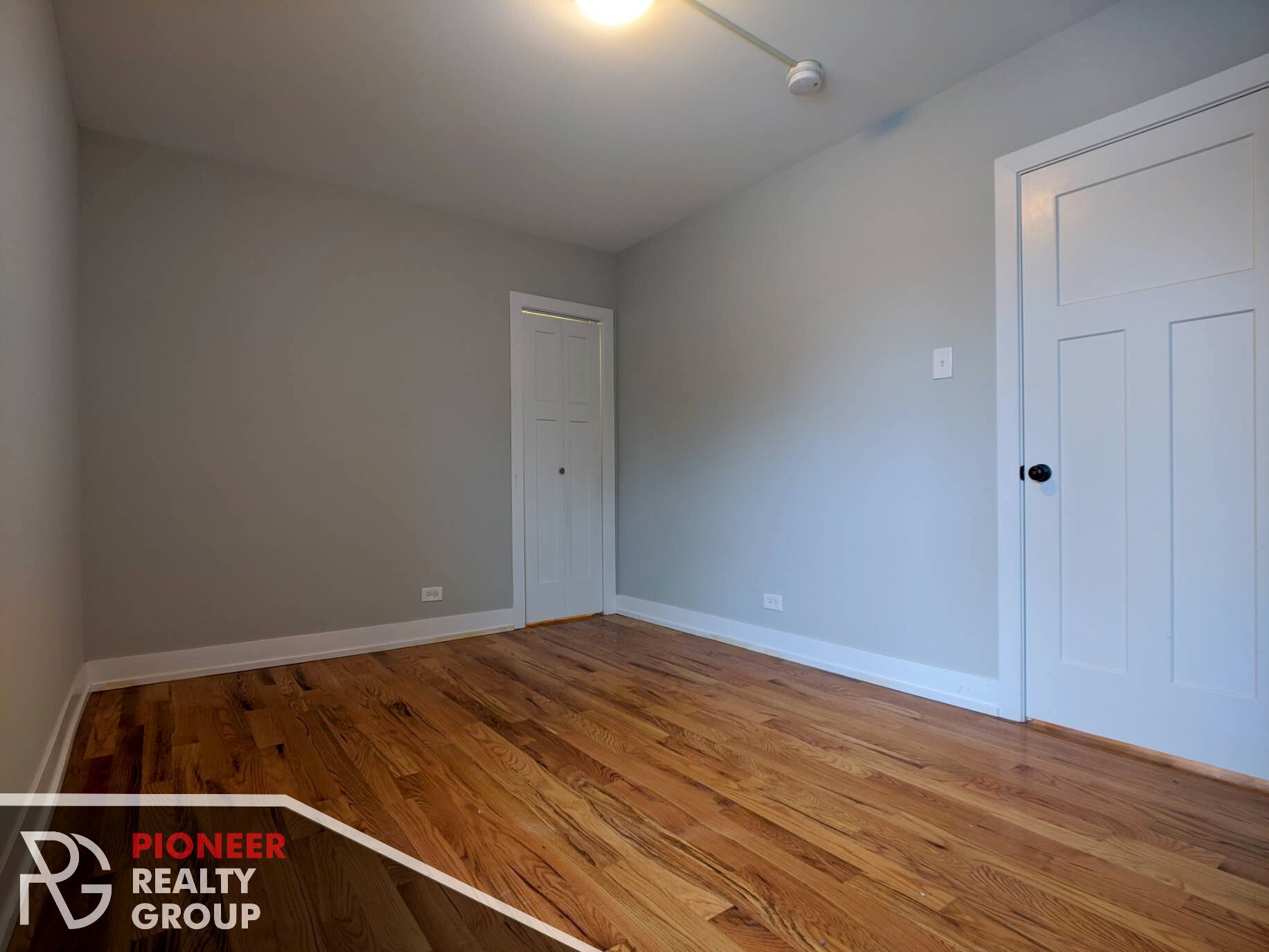 Building Photo - 560 W Arlington Pl