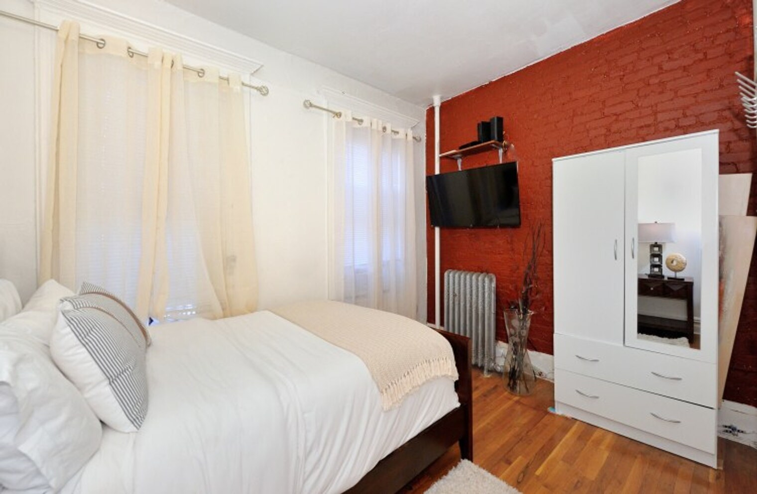 Building Photo - 440 W 45th St