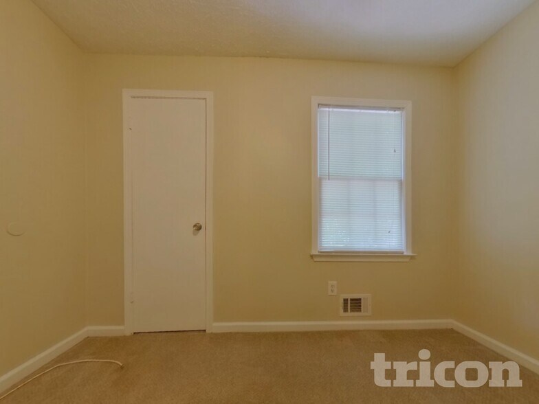 Building Photo - 117 Normas Way