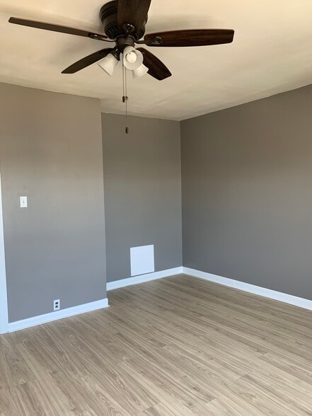 Master Bedroom - 5235 Beaumont Ave