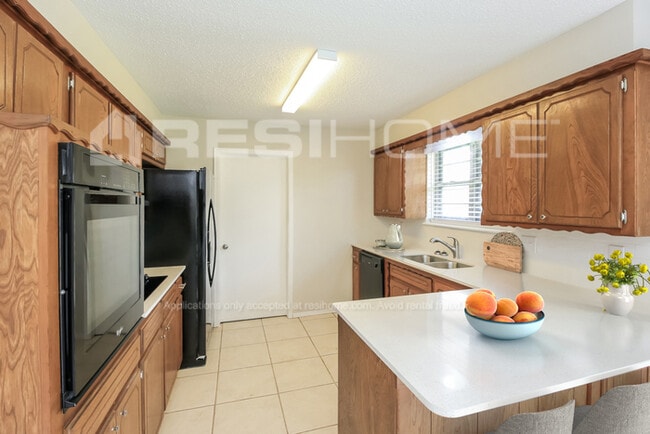 Building Photo - 504 N Avery Dr