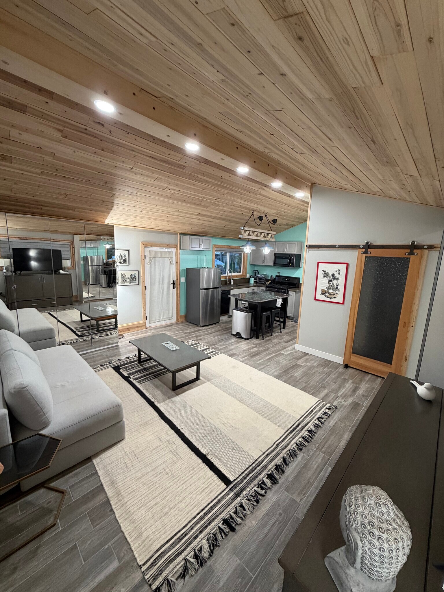 Building Photo - 7711 Owensmouth Ave