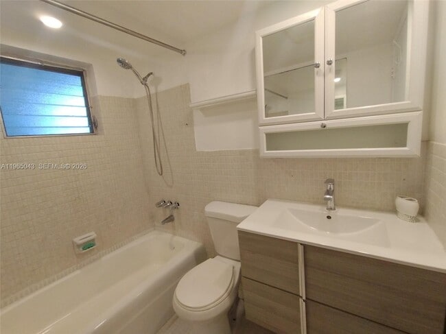 Building Photo - 2225 Polk St