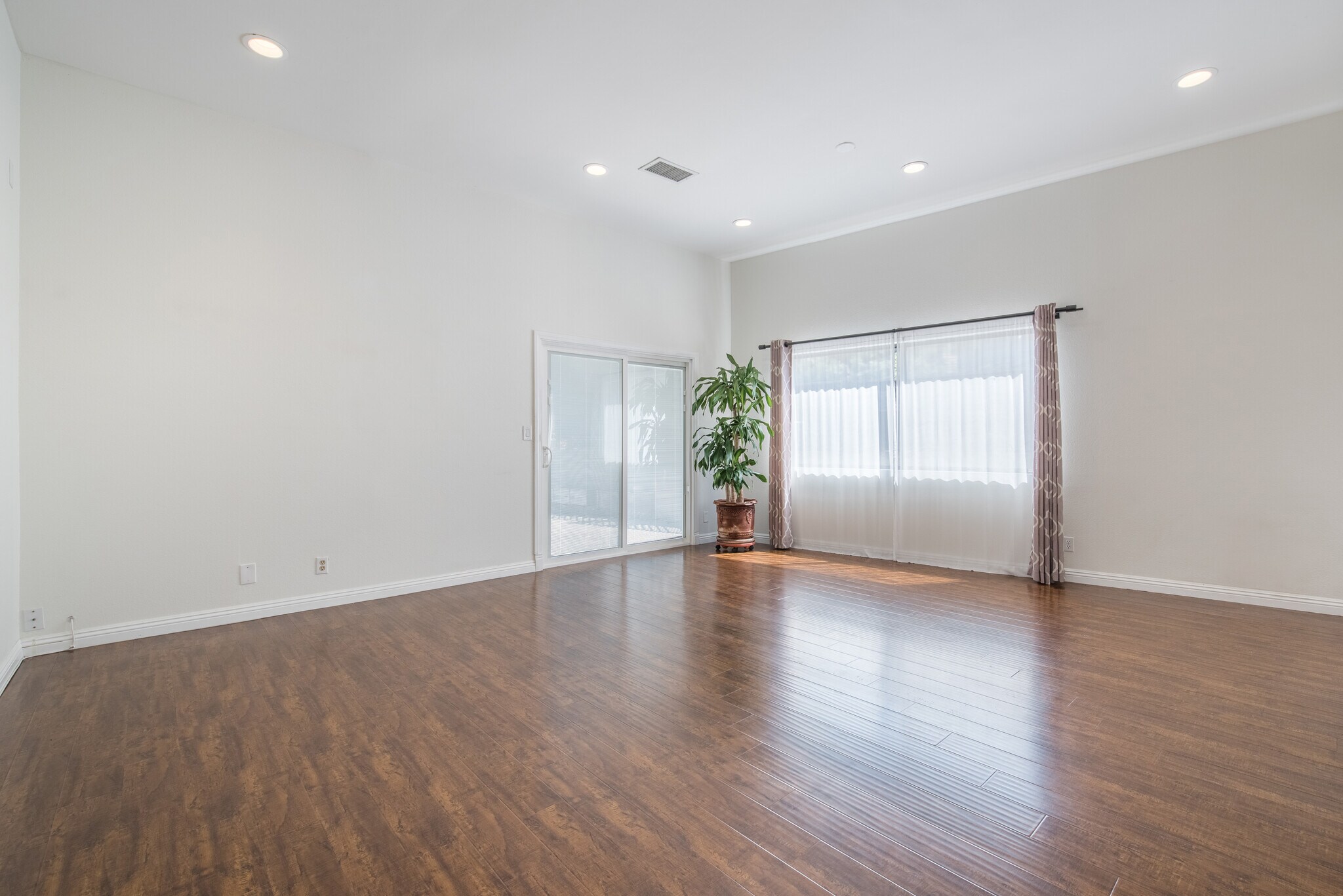 Great room patio access - 2781 Mira Vista Dr