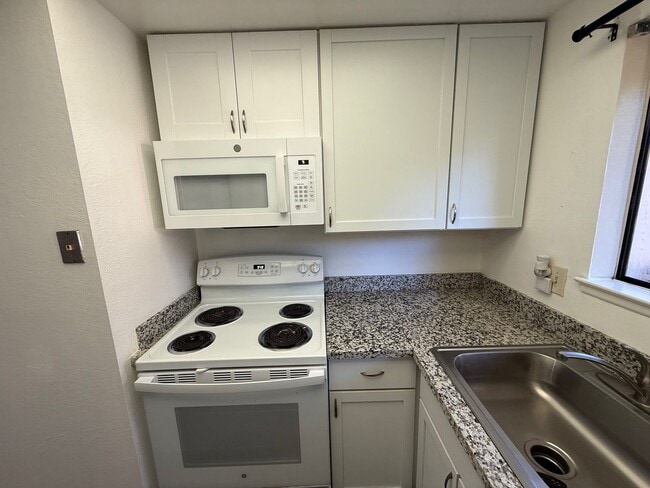 Building Photo - Upgraded 2 Bedroom One Bath Condo in Cambrian