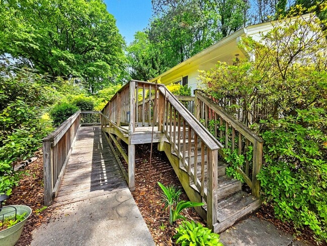 Building Photo - 2BR Home in West Midtown Near GA Tech and Shepherd Center! Furnished or Unfurnished.