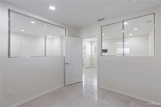 Building Photo - 10701 N Ware Rd