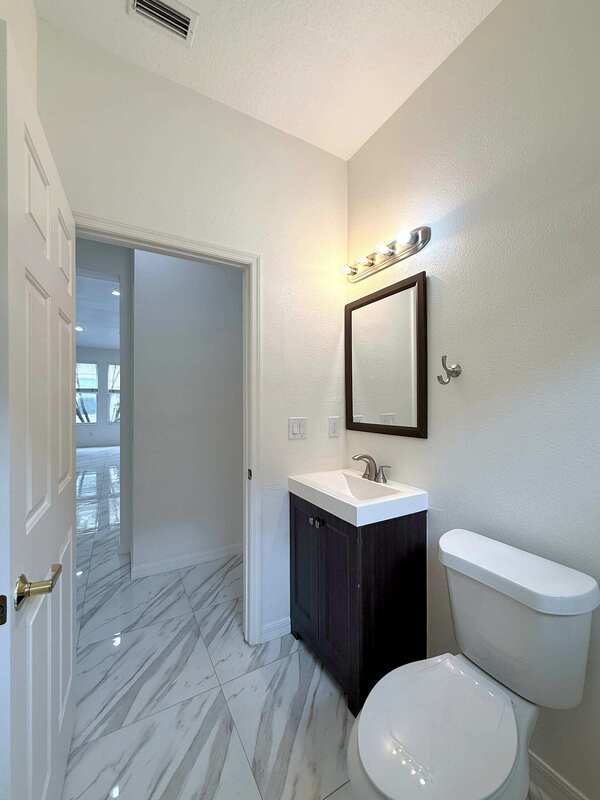 Building Photo - 9512 Greenpointe Dr