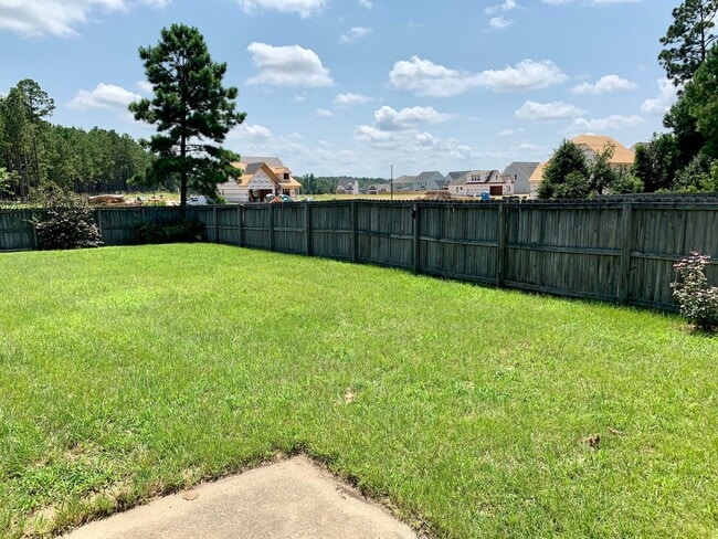 Building Photo - 3 Bed, 2 Bath Home on Corner Lot in Raeford