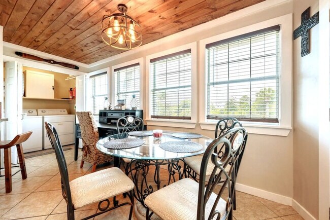 Building Photo - 4000 Gulf Terrace Dr