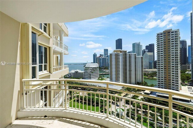 Building Photo - 888 Brickell Key Dr