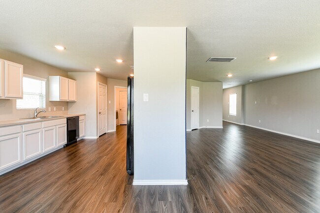 Building Photo - 11072 N Lake Mist Ln