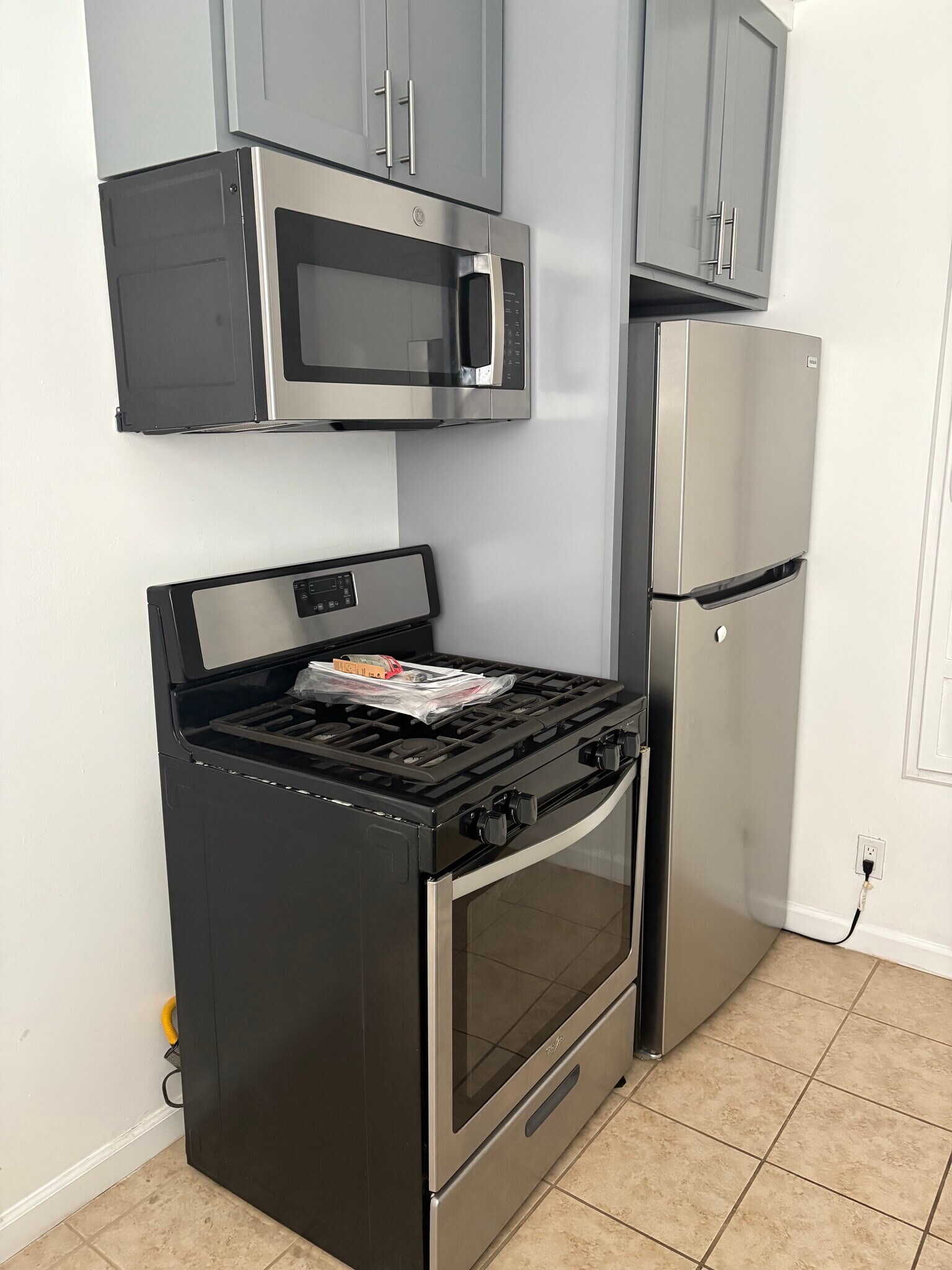 Upstairs Unit - 1934 W 35th St
