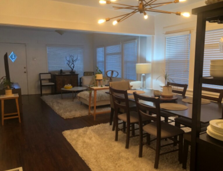 Building Photo - 867 W 9th St