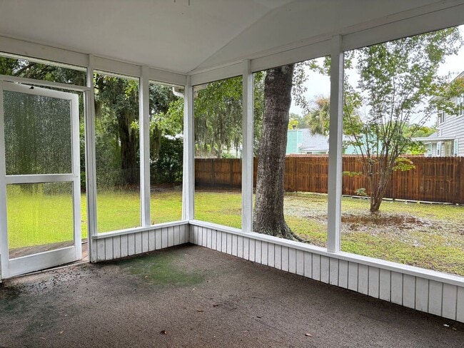 Building Photo - Available August 18th. REMODELED 3 BR/2 BA...