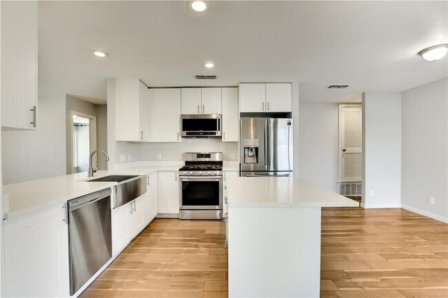 Building Photo - 5204 Creekline Dr