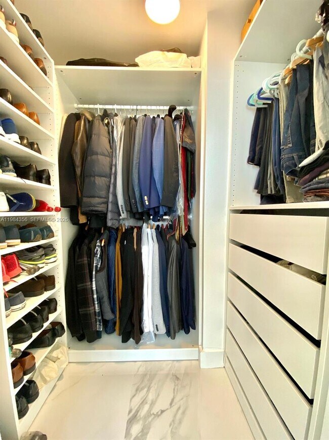 Building Photo - 253 NE 2nd St