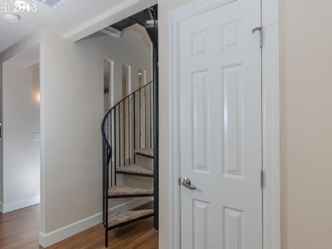 Building Photo - Beautiful Columbia Shores Condo Near Downtown Vancouver on the Columbia River