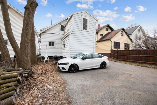 Building Photo - 414 Herkimer St