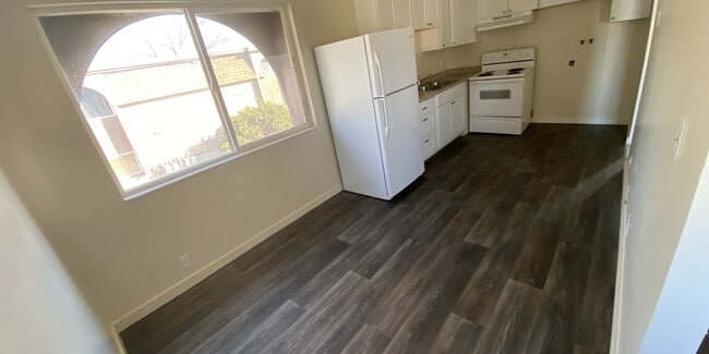 Building Photo - 1789 Lake Park Dr