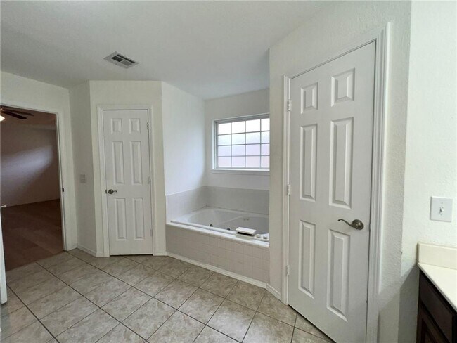 Building Photo - 2403 SW 20th St