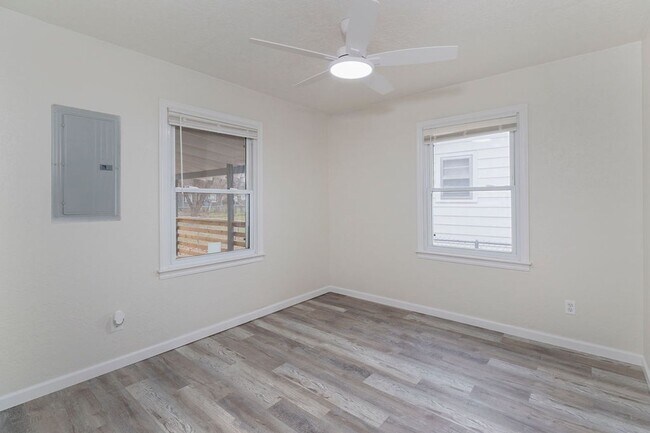 Building Photo - 1809 NW Lincoln Ave