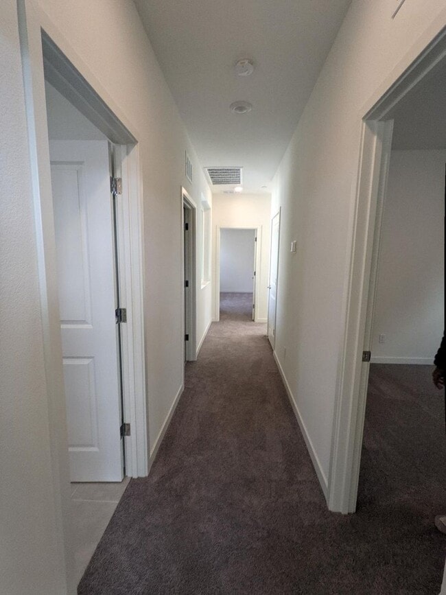 Building Photo - Beautiful/Spacious 3/2.5 (SOLAR) Natomas!  Please reference ad for viewings!