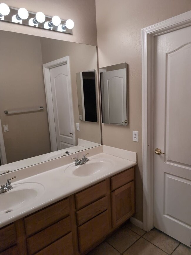 Building Photo - COMING SOON IN HIGLEY GROVES!!!!