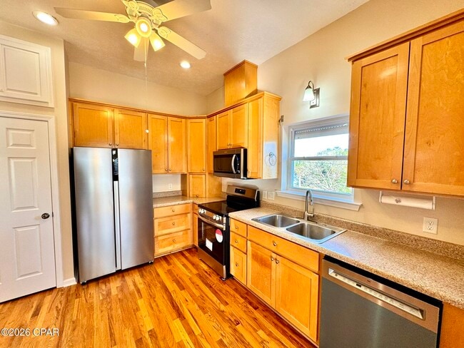 Building Photo - 13800 Pelican St