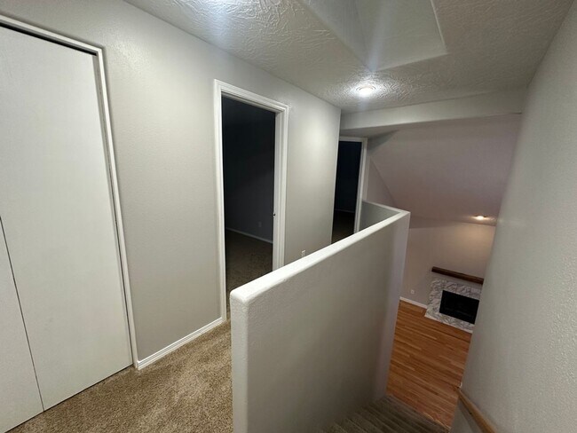 Building Photo - 9505 SW 47th Ave