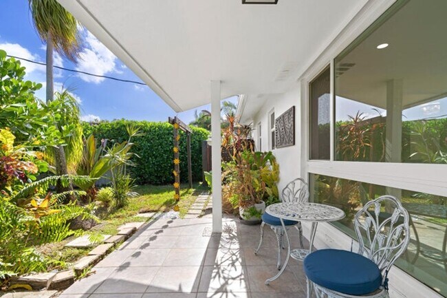 Building Photo - 391 SE 7th Ave