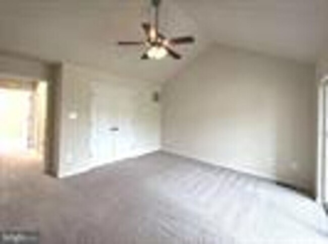 Building Photo - Beautiful 3bd 2/2bths town home in Summerfield Village!