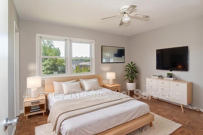 Building Photo - 6033 Santa Fe Dr