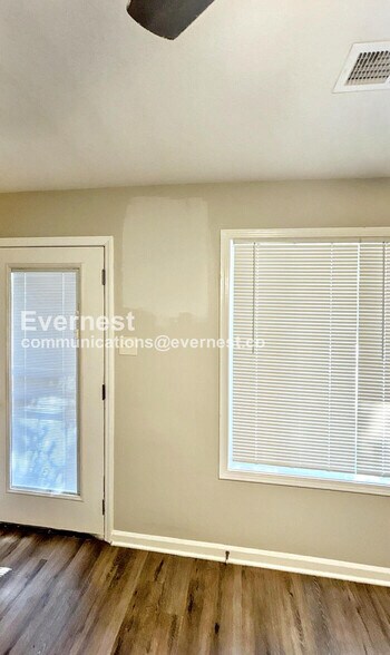 Building Photo - 1582 Custer Dr