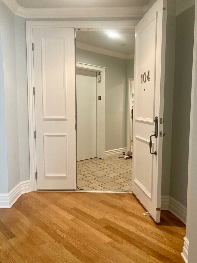Entry to the Unit directly from the elevator - 1337 Wellesley Ave