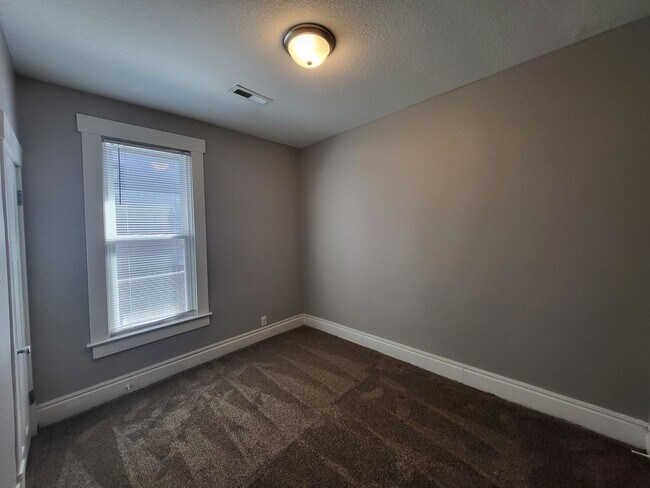 Building Photo - Spacious corner lot home with great natural light!