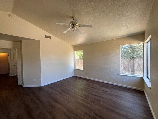 Building Photo - 8848 Hiddenspring Way