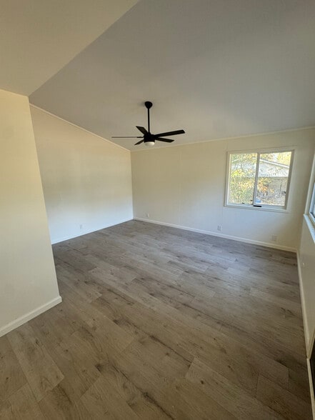 Building Photo - 2312 E Smokey Ridge