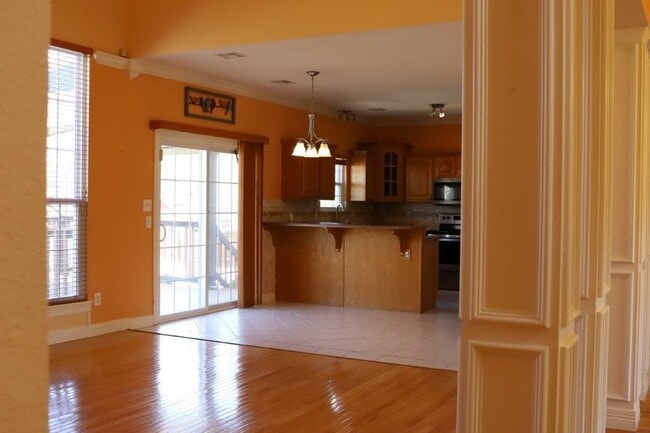Building Photo - 2908 Northaven Dr