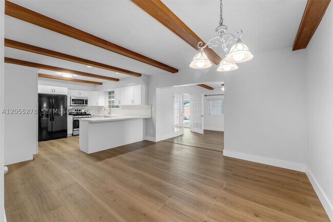 Building Photo - 9121 Ridgeland Dr