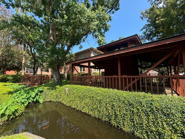 Building Photo - Beautiful 1/1 Just Minutes from Cascades Park!