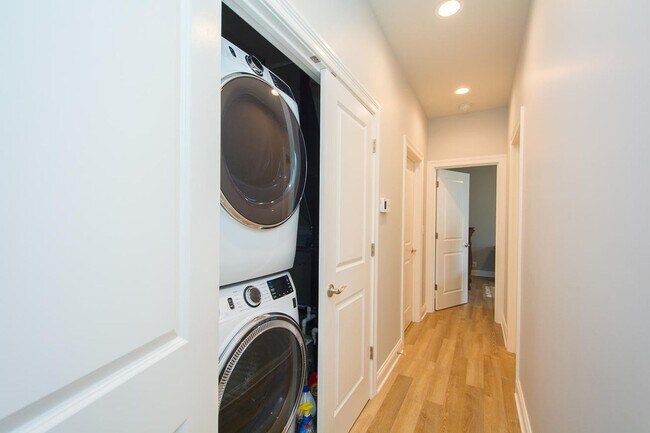 Building Photo - Norton Commons Fully Furnished Condo for Rent!
